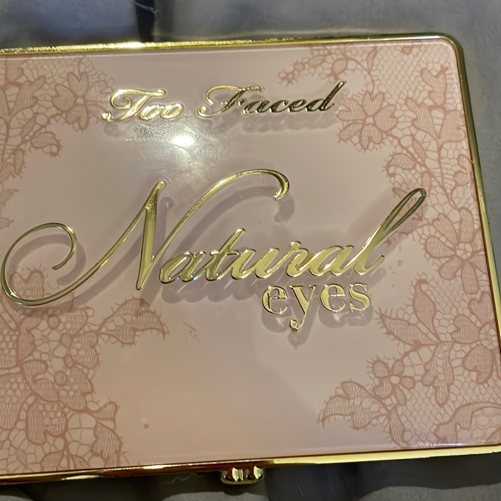 Eyeshadow palette